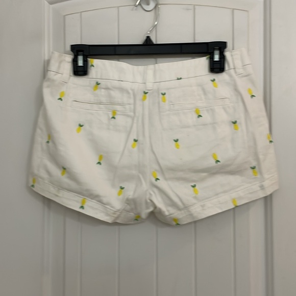 Merona size 2 White Pineapple Print Women's Shorts with 2-3/4 inseam - Picture 3 of 5